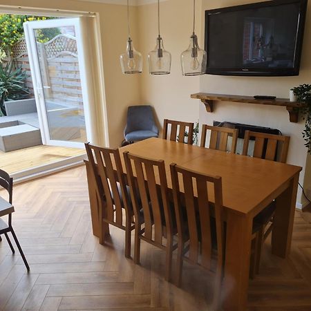 Вилла Crabtree House Moreton  Экстерьер фото